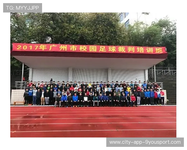 足球裁判委员会在判罚教育中推行多语言教材满足国际需要，足球裁判管理办法